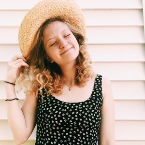 Meet your Posher, Olivia